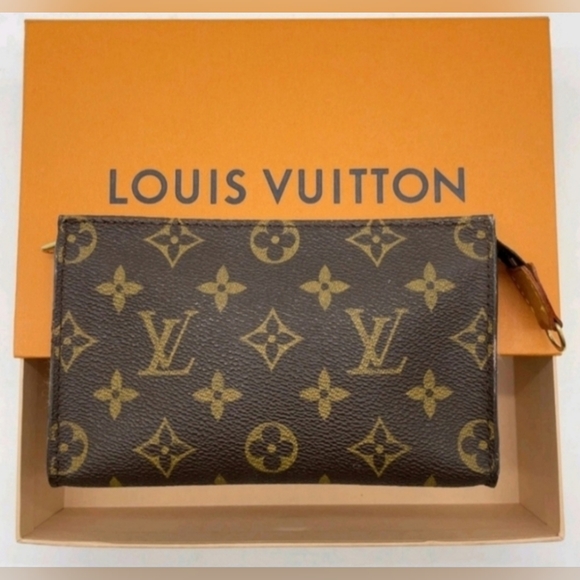 100% Authentic Louis Vuitton Monogram Pouch - Picture 2 of 9
